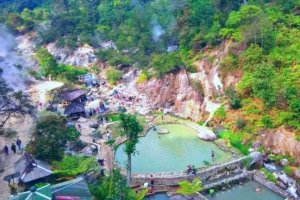 √ WISATA KAWAH RENGGANIS CIWIDEY: SURGA ALAMI UNTUK BERENDAM DAN BERLIBUR, Review & Info Tiket.