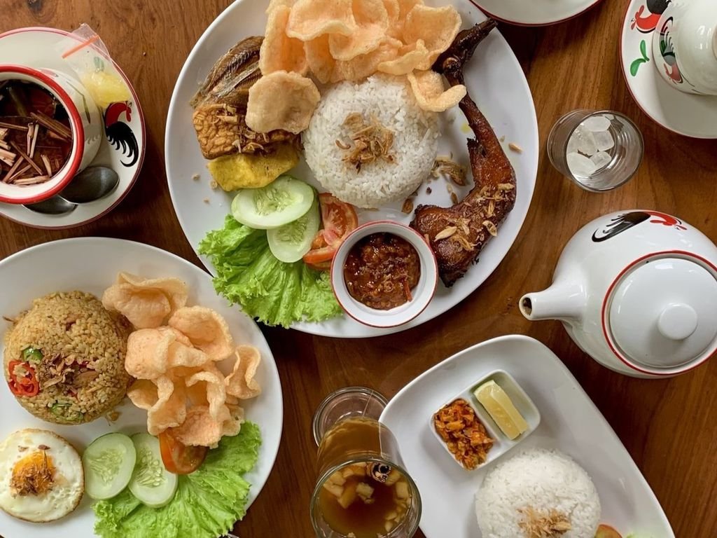 √ 15 TEMPAT KULINER FAVORIT DI JALAN RIAU : Review & Info