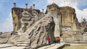 √ TEBING BREKSI JOGJA : Pesona Alam dan Ukiran Eksotis di Atas Bukit Kapur, Review & Info