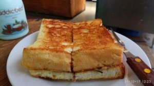 √ Roti Gempol Bandung : Roti Bakar Legendaris Sejak 1958 Masih Eksis, Wajib di Coba. Referensi & Info
