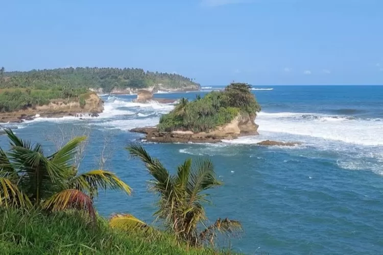 √ PANTAI AMANDA RATU: Keindahan Tanah Lot-nya Sukabumi yang Masih Alami dan Sepi Pengunjung, Review & Info