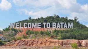 √ Bukit Senyum – Spot Nongkrong Paling Adem dengan View Singapura dari Batam, Review & Info