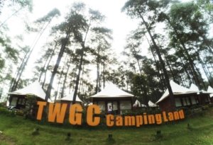 √ WISATA GRAFIKA CIKOLE BANDUNG : Surga Alam di Tengah Hutan Pinus, Review & Info Tiket