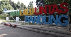 √ LIBURAN EDUKATIF DAN NOSTALGIS DI TAMAN LALU LINTAS  ADE IRMA SURYANI Bandung, Review & Info Tiket.