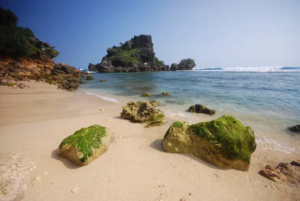 √ PANTAI NGLAMBOR : Surganya Snorkeling di gunungkidul, Review & Info