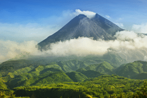 √ GUNUNG MERAPI : Pesona Alam yang Membangkitkan Rasa Takjub dan Hormat, Review & Info