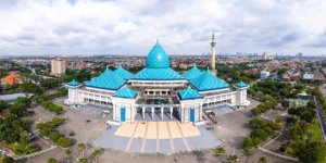 √ WISATA RELIGI MASJID AL-AKBAR SURABAYA (MASJID NASIONAL) : Menyusuri Kemegahan dan Kedamaian Spiritual, Review & Info
