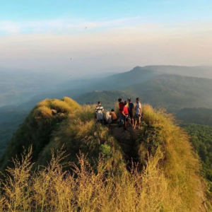 √ GUNUNG BATU JONGGOL : Petualangan Penaklukkan Batu Raksasa di Bogor, Review & Info Tiket