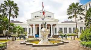 √ MUSEUM NASIONAL INDONESIA : Menelusuri Warisan Sejarah dan Budaya Nusantara, Review & Info Tiket