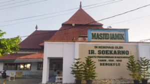 √ Masjid Jamik Kota Bengkulu: Arsitektur Bung Karno yang Menyatu dengan Sujud dan Sejarah