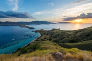 √GILI LAWA (Gili Laba Darat) : Surga Pendakian dan Panorama Laut di Taman Nasional Komodo