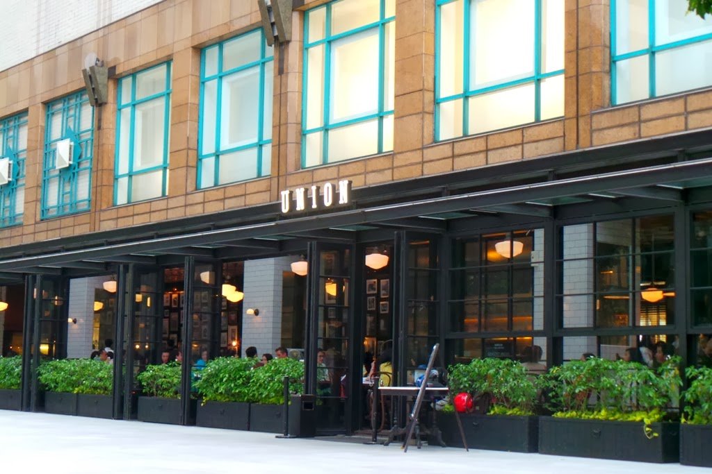 √ Union Brasserie Plaza Senayan, Bakery & Bar