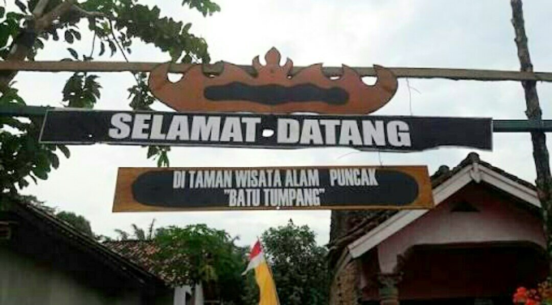 √ Bukit Batu Tumpang: Pesona Alam Eksotis di Pesisir Barat Lampung