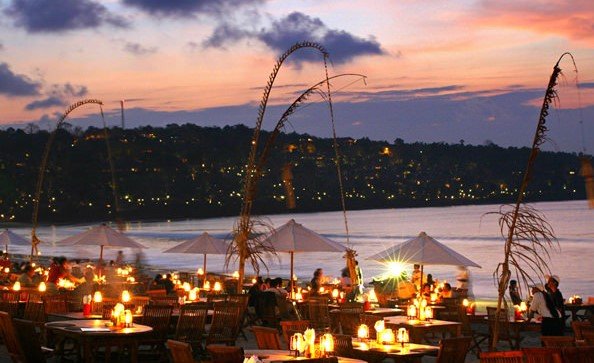 √ Menega Café – Jimbaran : Wisata Kuliner Seafood dengan Suasana Pantai Romantis