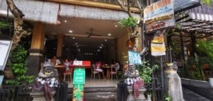 √ Warung Babi Guling Ibu Oka – Ubud : Ikon Kuliner Legendaris di Bali