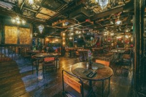 √ La Favela – Seminyak : Surga Hiburan Malam dengan Nuansa Bohemian Eksotis