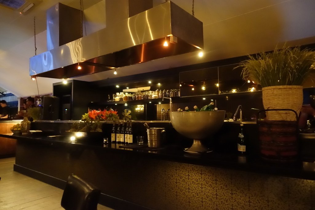 √ Mamasan – Seminyak : Restoran Ikonik dengan Sentuhan Asia Modern