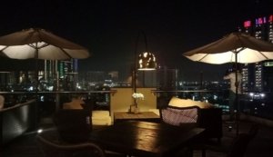 √ Sky 36 Restaurant : Restoran Rooftop Ikonik dengan Pemandangan Spektakuler