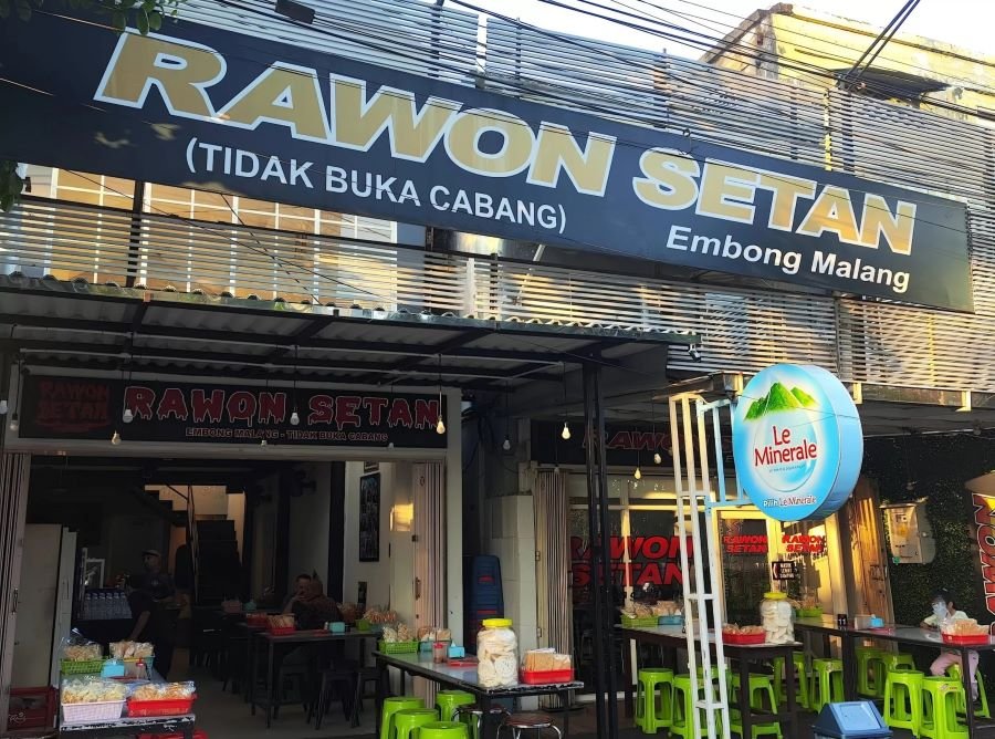 √ Rawon Setan – Embong Malang : Kuliner Legendaris Malam Hari di Surabaya