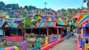√ Kampung Pelangi Semarang: Warna-Warni Ceria di Tengah Kota Review & Info Tiket