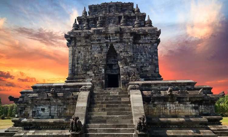 √ Candi Mendut: Warisan Budha Kuno yang Megah di Magelang