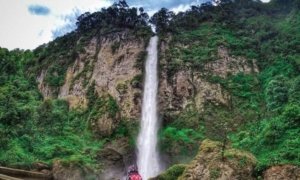 √ Curug Ngebul – Cianjur: Pesona Air Terjun Berkabut di Kaki Gunung Simpang