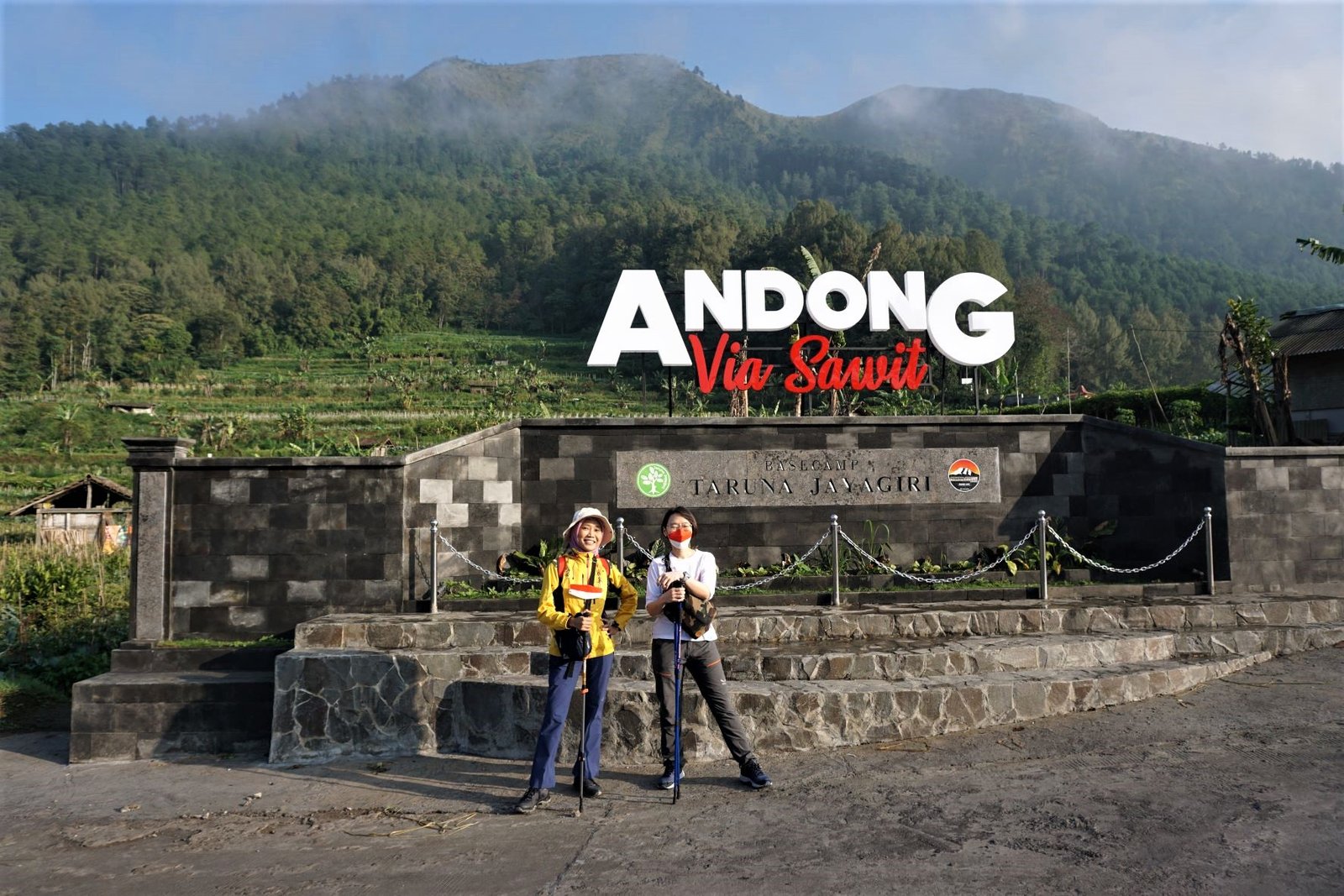 √ Gunung Andong: Gunung Kecil dengan Pemandangan Besar di Magelang