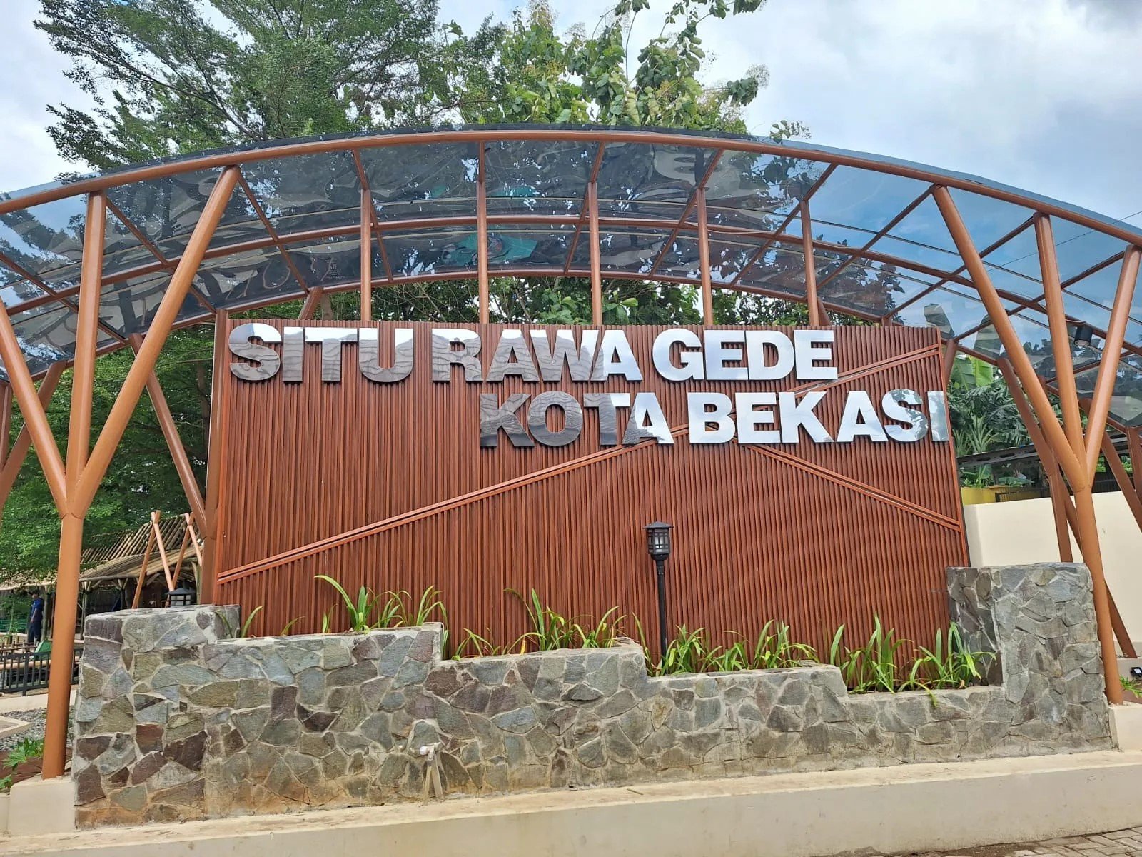 √ Situ Gede Bekasi: Danau Alami dengan Suasana Tenang di Tengah Kota