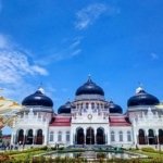 √ Masjid Raya Baiturrahman – Ikon Keagamaan dan Sejarah Banda Aceh