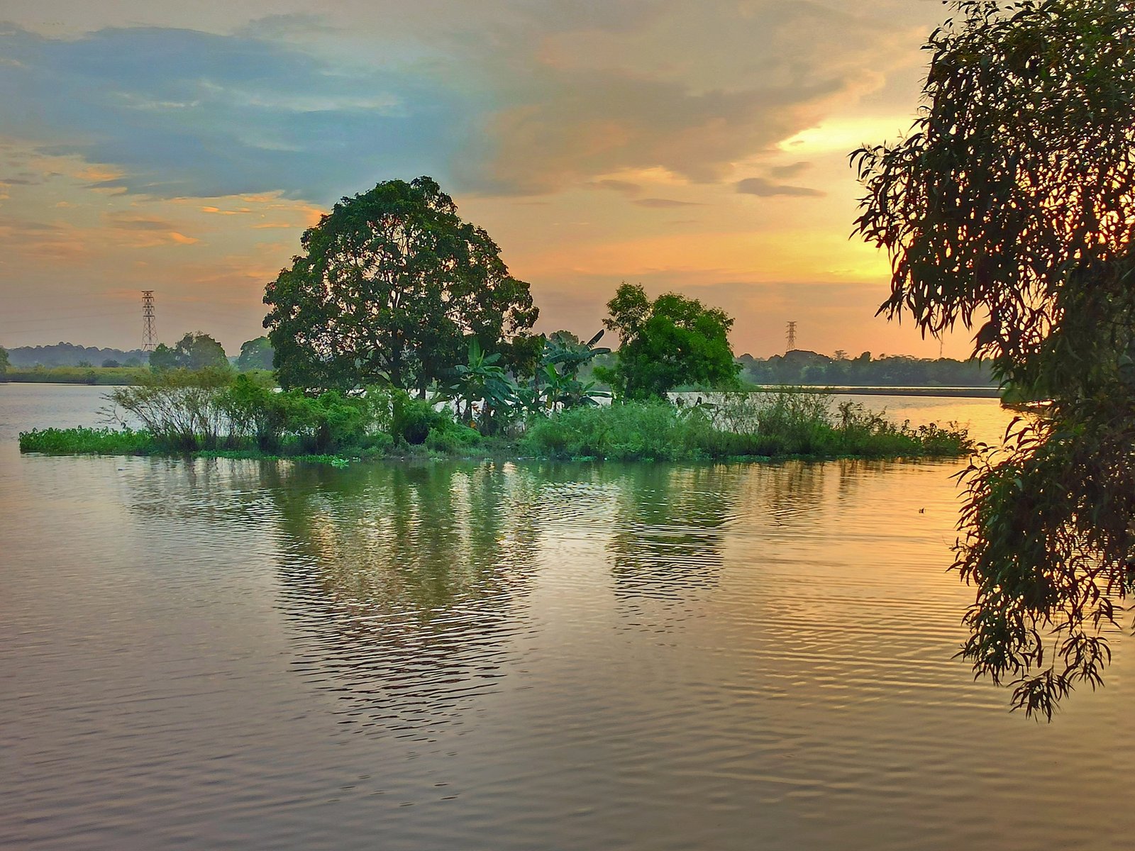 √ – Kuningan: Pesona Danau Alami di Kaki Gunung Ciremai