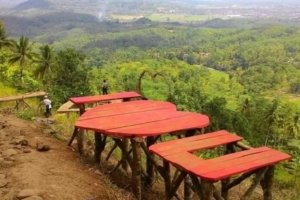 √ Puncak Pagerbatu – Majalengka: Panorama Alam Eksotis dari Ketinggian