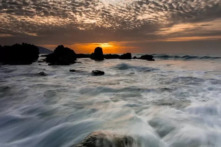 √ Pantai Kasih – Pesona Sunset Romantis di Sabang