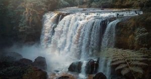 √ Curug Dadali – Garut: Keindahan Tersembunyi di Kaki Gunung Papandayan