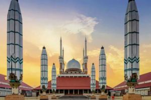 √ Masjid Agung Jawa Tengah: Ikon Religi dan Wisata Megah di Semarang Review & Info Tiket