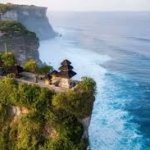 √ Pura Uluwatu: Keindahan Spiritual di Tebing Samudra Bali