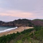 √ Pantai Jolosutro Blitar: Keindahan Alam Laut Selatan yang Menenangkan Review & Info Tiket