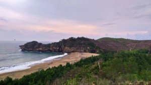 √ Pantai Jolosutro Blitar: Keindahan Alam Laut Selatan yang Menenangkan Review & Info Tiket