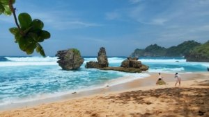 √ Pantai Selok: Pesona Alam Tersembunyi di Malang Selatan Review & Info Tiket