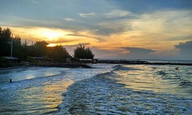 √ Pantai Muarareja Indah: Wisata Pantai Favorit di Tegal