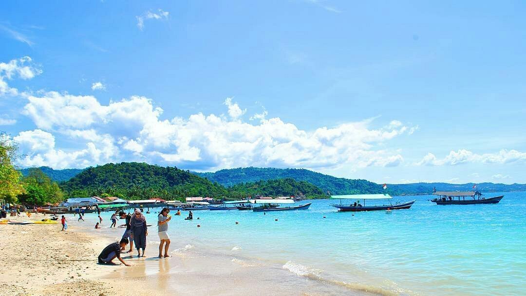 √ Pantai Mutun: Keindahan Laut dan Wisata Keluarga Favorit di Lampung