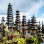 √ Pura Besakih: Pusat Spiritualitas dan Keindahan Alam di Bali