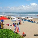 √ Pantai Seminyak – Pesona Sunset dan Gaya Hidup Modern di Bali