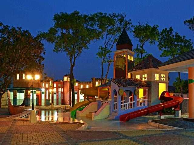 √ Venetian Water Carnaval – Bekasi: Wisata Air Bertema Kota Venesia