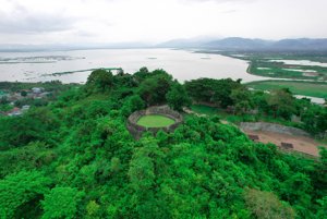 √ Benteng Otanaha: Sejarah & Panorama Alam di Gorontalo, Review & Info