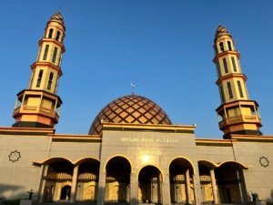 √ Masjid Raya Al-Fatah Ambon: Ikon Religi Termegah di Maluku, Review & Info Kunjungan