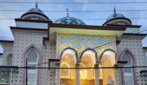 √ Masjid Raya Ahmad Yani Manado: Landmark Religi & Ikon Arsitektur Kota Manado,Review & Info Tiket