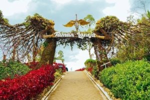 √ Taman Langit Gunung Banyak: Spot Instagramable di Atas Awan Kota Batu, Review & Info Tiket.