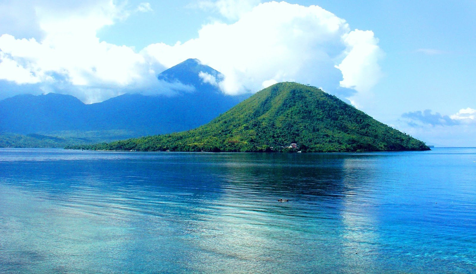 √ Pulau Maitara Ternate: Wisata Pulau & Pemandangan Alam, Review & Info Lengkap