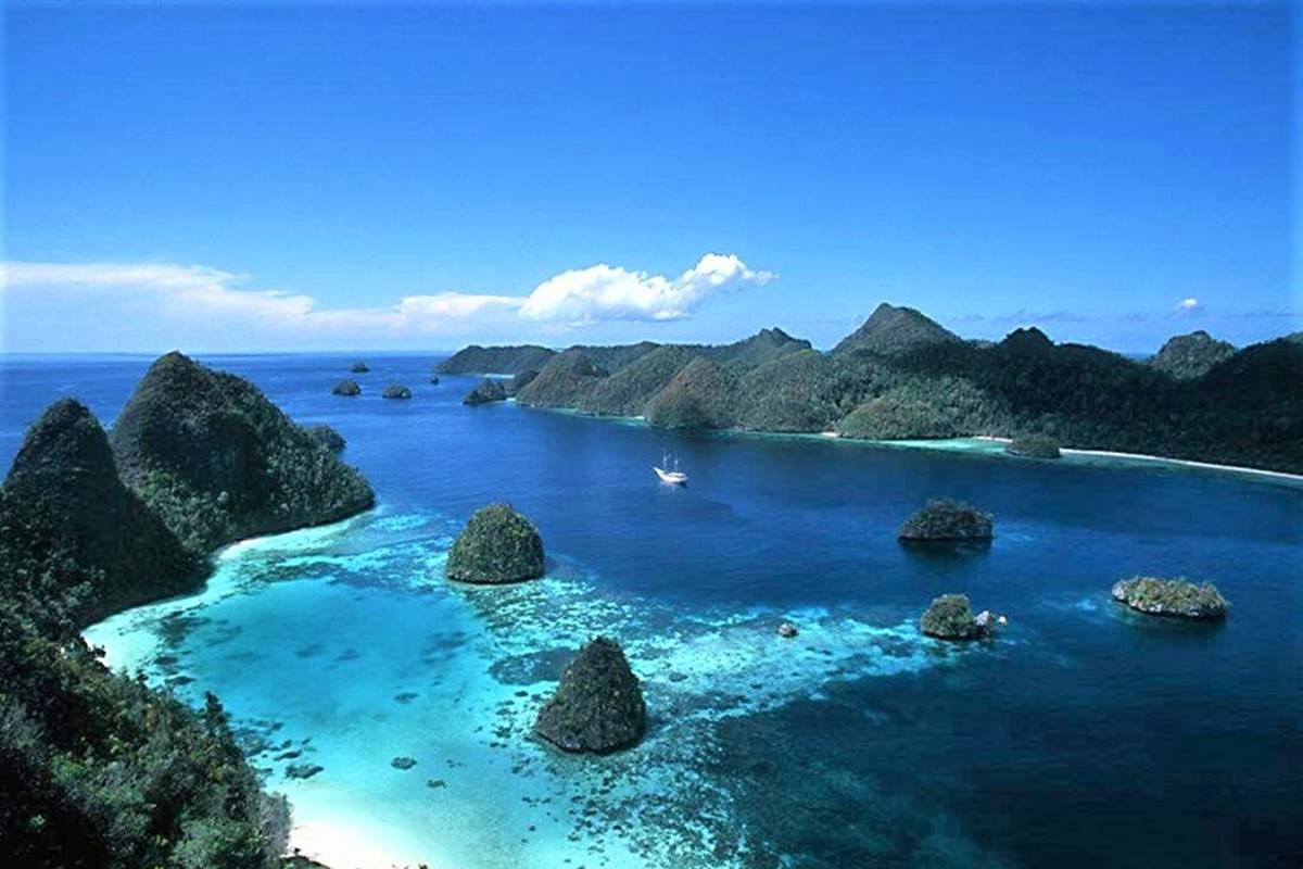 √ Taman Nasional Bunaken: Surga Bawah Laut Kebanggaan Indonesia,Review & Info Tiket