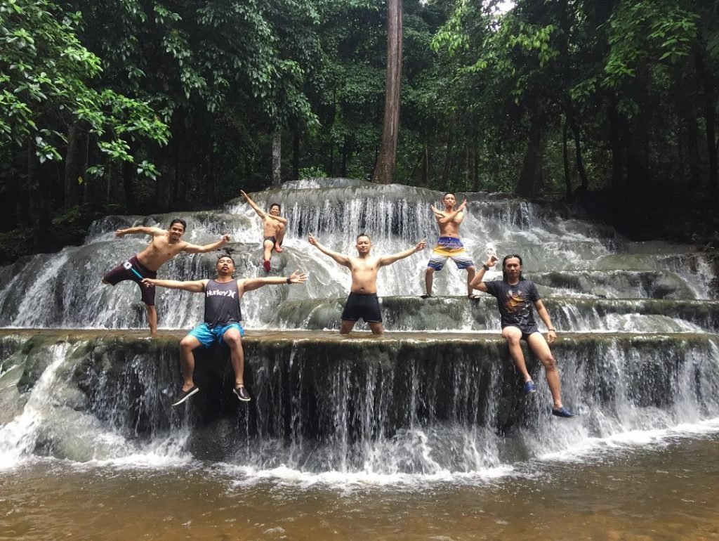√ Air Terjun Molimpungan: Pesona Alam Tersembunyi di Bitung yang Menyegarkan,Review & Info Tiket